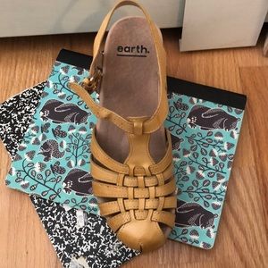 Wooden platform sandal